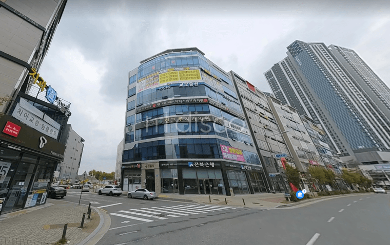 에코시티 핵심 상업지로 주변 대단위 apt단지 배후지로 유동인구 풍부한 위치임.