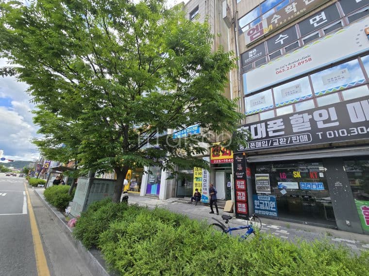 전주 효자동 6차선 대로변 1층 상가 임대 전용 76㎡(약 23평) / 보증금 1,000만 원 / 월차임 160만  7