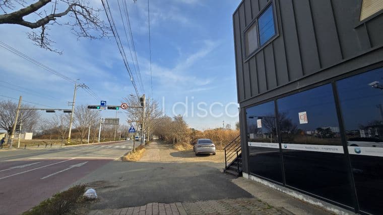 김제시 옥산동 4차선 대로변 2층의 1층 104㎡ 임대 보증금 1천 월차임 1백. 3