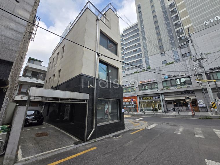 3천세대 대단지 아파트를 품은 대로변 코너 신축 건물 임대 10