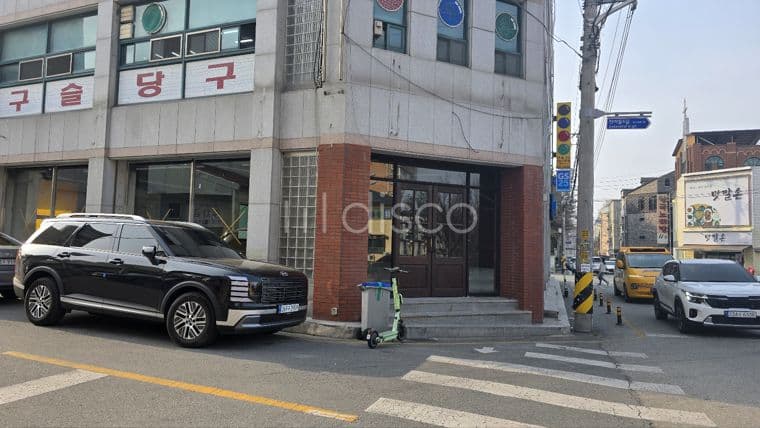 [전주 우아동] 횡단보도 앞 사거리 코너! 90평 대형 1층 무권리 상가 4