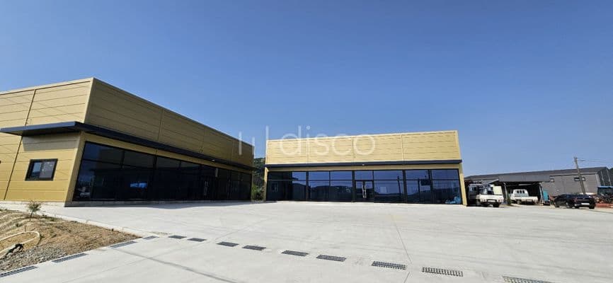 안성 죽산면 에덴블루CC 인근 2차선도로 접한 신축 단독상가 임대 1