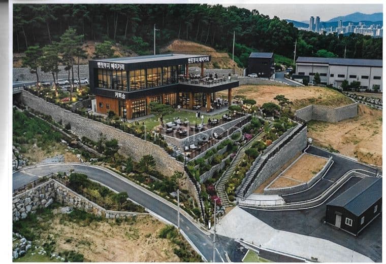 삼동 뉴서울cc 아래 경관좋은 베이커리 빵카페 이직 미준공상태이며 27년 4월에 준공예정인 건물입니다 경관이 너무 