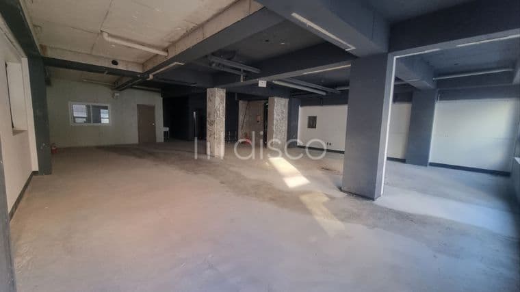깨끗하고 세련미 있는 건물내 넓은2층상가,방1,내부화장실1,외부화장실1 4