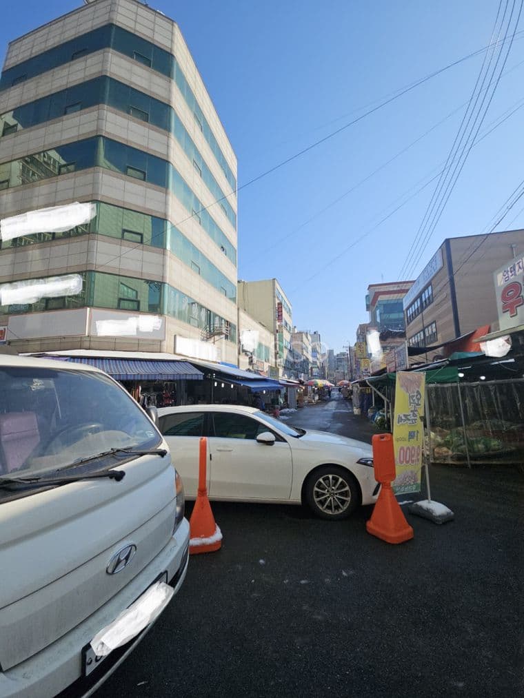 빛고을스포츠센터 주차장입구 맞은편 코너건물 6