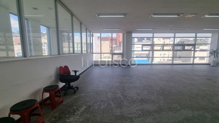 [전속 센추리21]올리브영이 있고 카페가 있고 병의원이 임차되어 있는 메디컬센터의 병의원자리 18