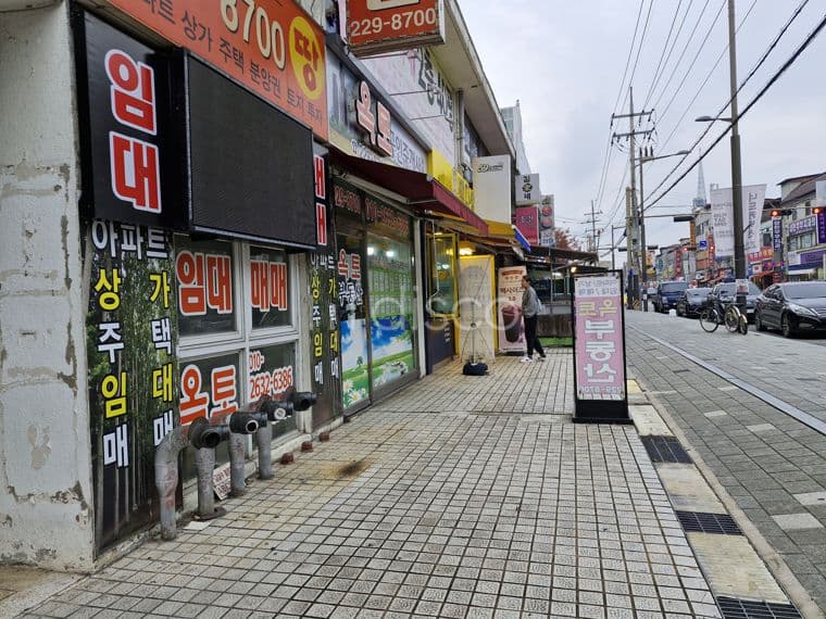 아파트세대 1천세대이상의 안정적 꾸준한 유효수요가 있는 단지내 상가임.  6