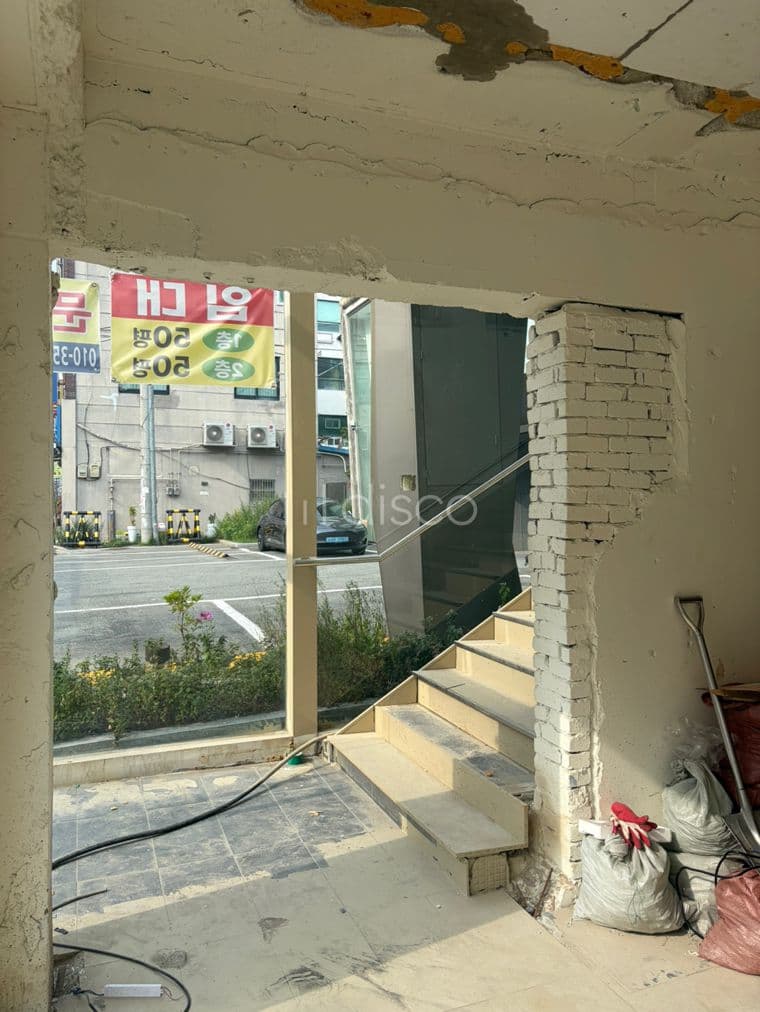 눈에띄는 카페자리. 부산대상권, 장전래미안 도보거리. 가시성좋음 8