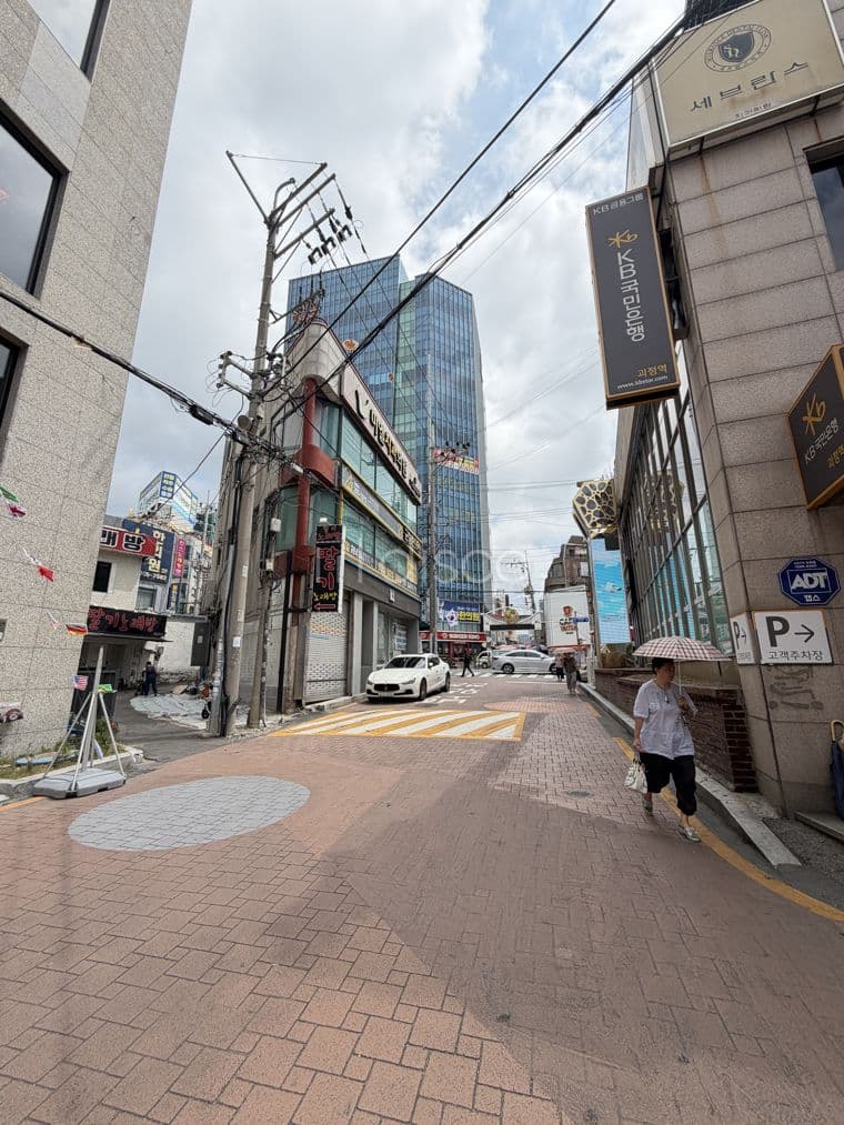 괴정역6번출구가 코앞. 먹자라인 커피숍 대박자리 8