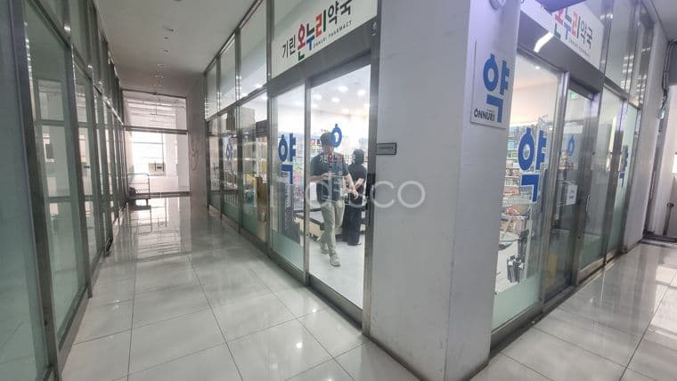 [전속 센추리21]올리브영이 있는 병의원이 임차되어 있는 메디컬 센터 1층 후면의 병의원자리 6