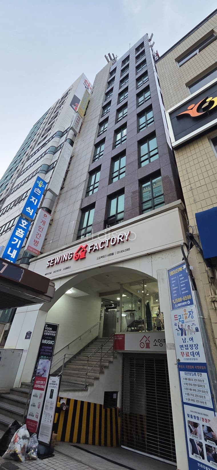 부산진구 부전역 인근 대로변 상가 임대(3층)