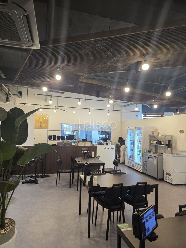 시설 완비된 넓은 면적 2층 중심상가 8