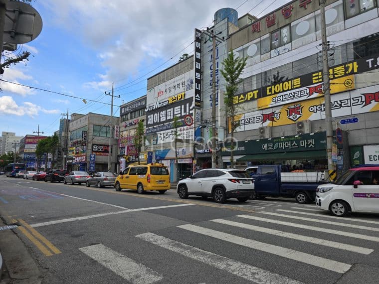 익산 부송동 전용 377.61㎡(약 114평) 대형마트 임대, 보증금 1억 월 517만 원, 일일 1천만원 매출 유 4