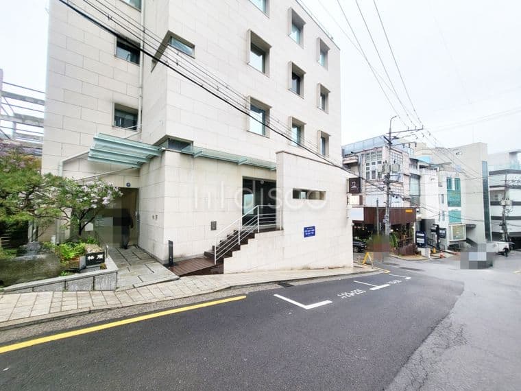 A┃청담 명품거리 이면┃무권리┃대형 상가┃테라스 2