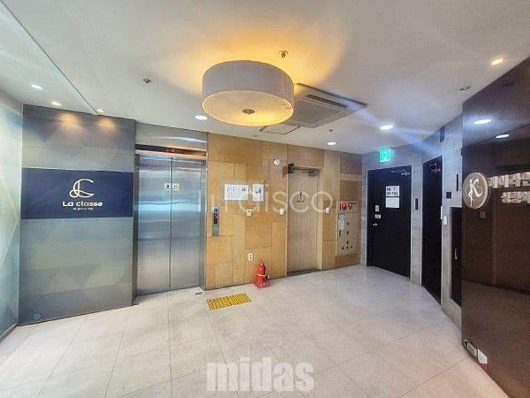 [강남역 초역세권] 역삼동  병의원 적합 룸 7실 인테리어 상가·사무실 임대 1