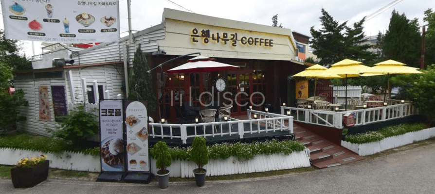 인기많은 은행나무길옆 예쁜카페.현재 성업중.시설물완비 및 메뉴승계가능 3