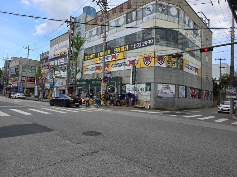 익산 부송동 전용 377.61㎡(약 114평) 대형마트 임대, 보증금 1억 월 517만 원, 일일 1천만원 매출 유 8