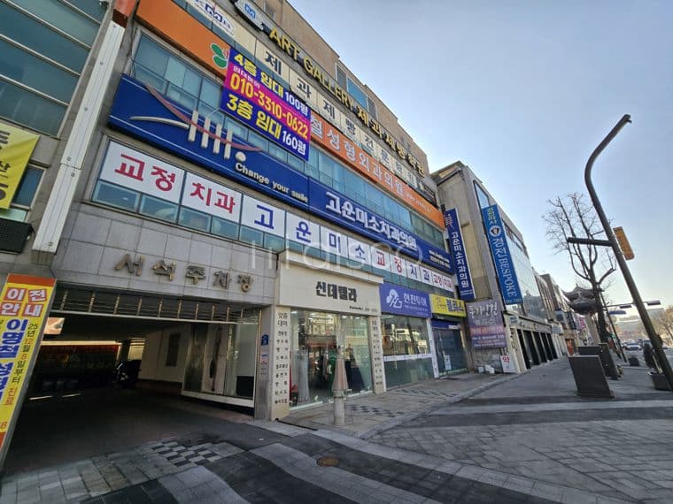 중앙동2가 4차선 대로변 전용100평, 무상60평, 보1억 월120, 주차 20대 가능 4