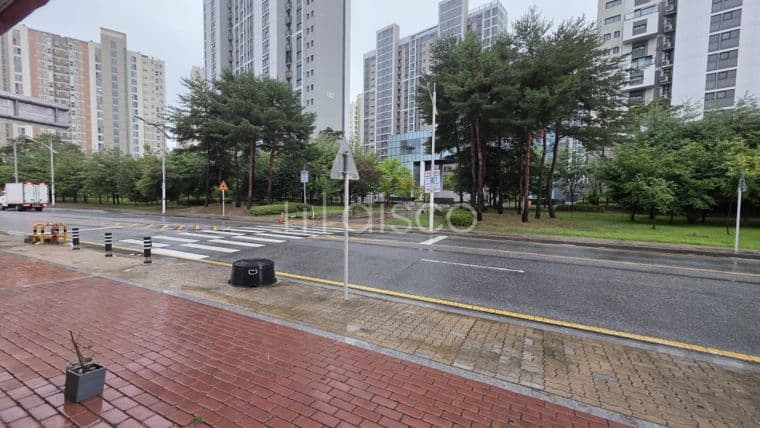 충북혁신도시 동일하이빌 맞은편 1층 상가 임대 1