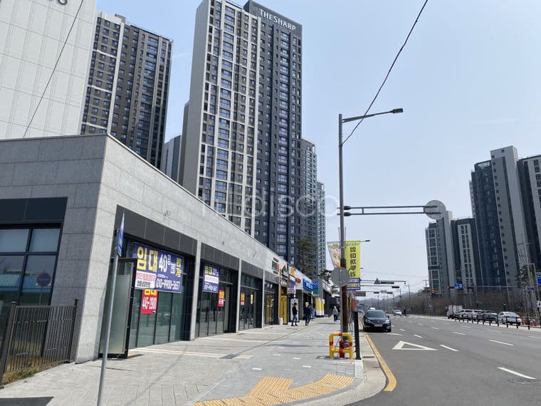 대로변 가시효과 좋고, 잠깐 주차하기 편리함 1