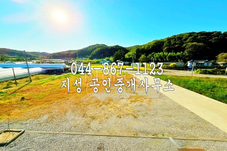 넓은 주차장 공간 과 테라스가 있는 2층 상가 5