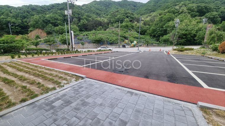 의료원에서 마즈막재삼거리 가기전 우측 신축상가. 주차장완비.4차선도로가임 13
