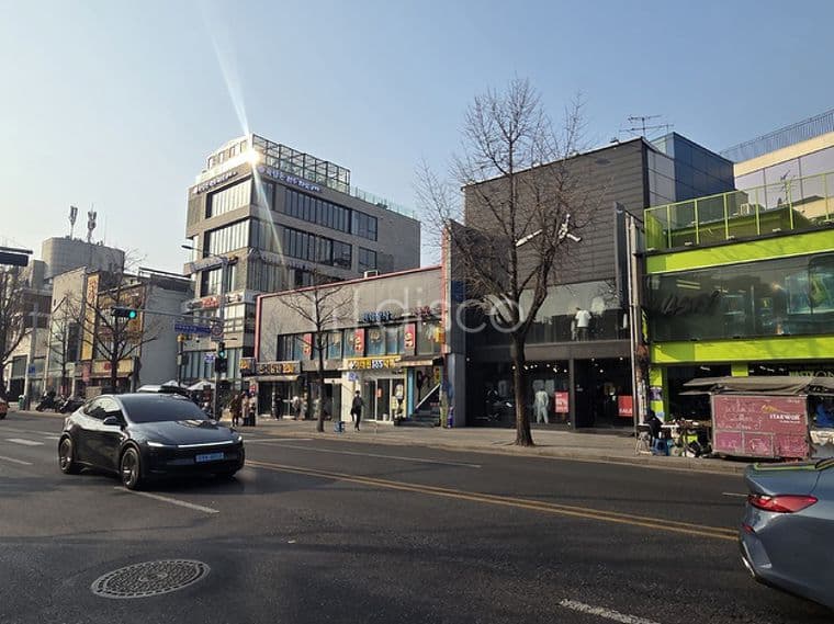 이태원역 6호선 1번 출구 도보 2분 거리에 위치  7