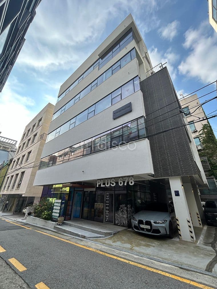 학동역7호선 8번출구 도보 8분 거리에 위치 1