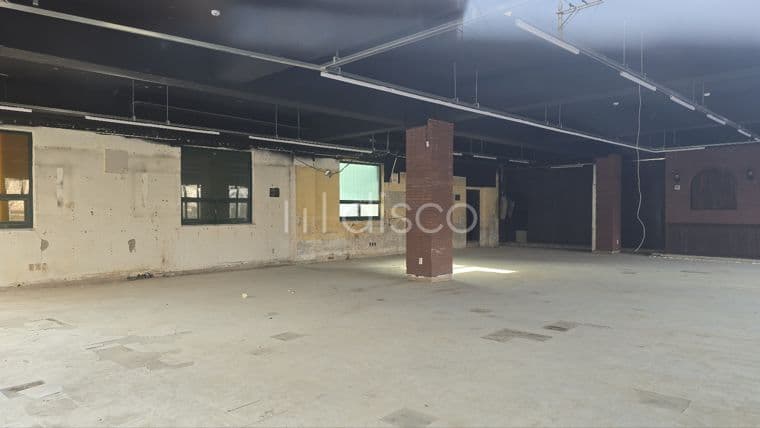 [전주 우아동] 횡단보도 앞 사거리 코너! 90평 대형 1층 무권리 상가 2