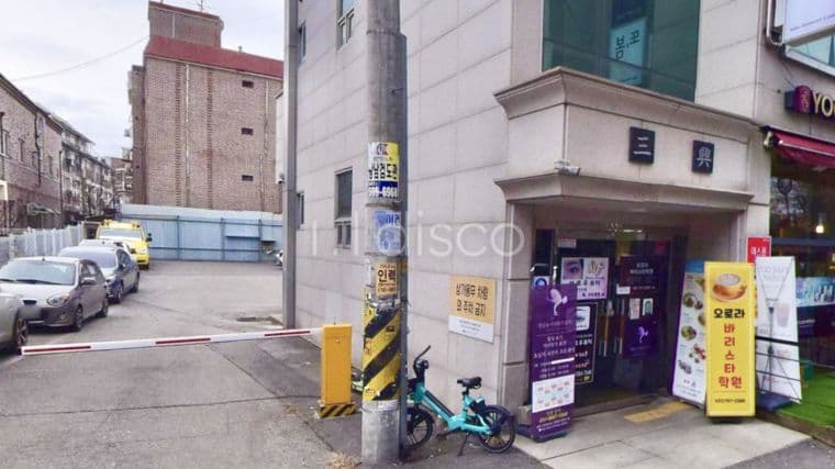 층별 선택 임대 가능 l 3층 l 무권리금 l 즉시입주 l 중심 상권 2