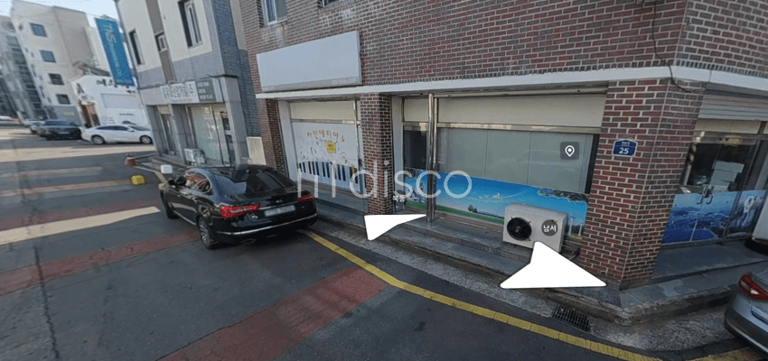 매우 깨끗하게 관리가 잘된 사무실