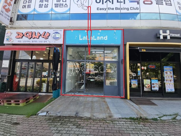 아파트인근 유동인구 많은점포  ( 하남시립도서관 건너편, 무료주차공간 넓음) 1