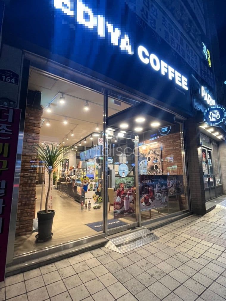 로타리 중심가 프랜차이즈 카페 인수자 구함 1