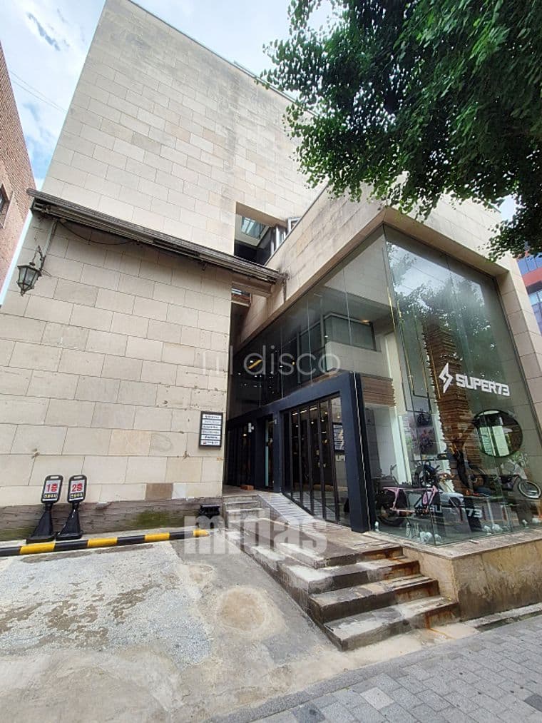 방배동 층고 높은 대로변 무권리 상가  카페, 쇼룸 추천 11